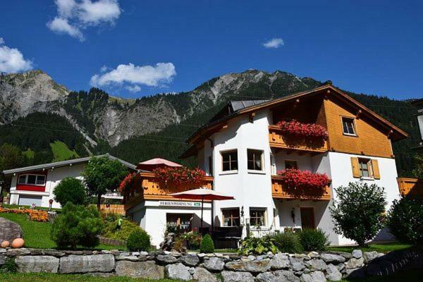 Haus Frainer Apartment Wald am Arlberg Exterior photo